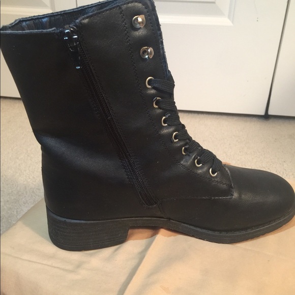 Black, comfortable, leather combat boots. - Picture 2 of 4